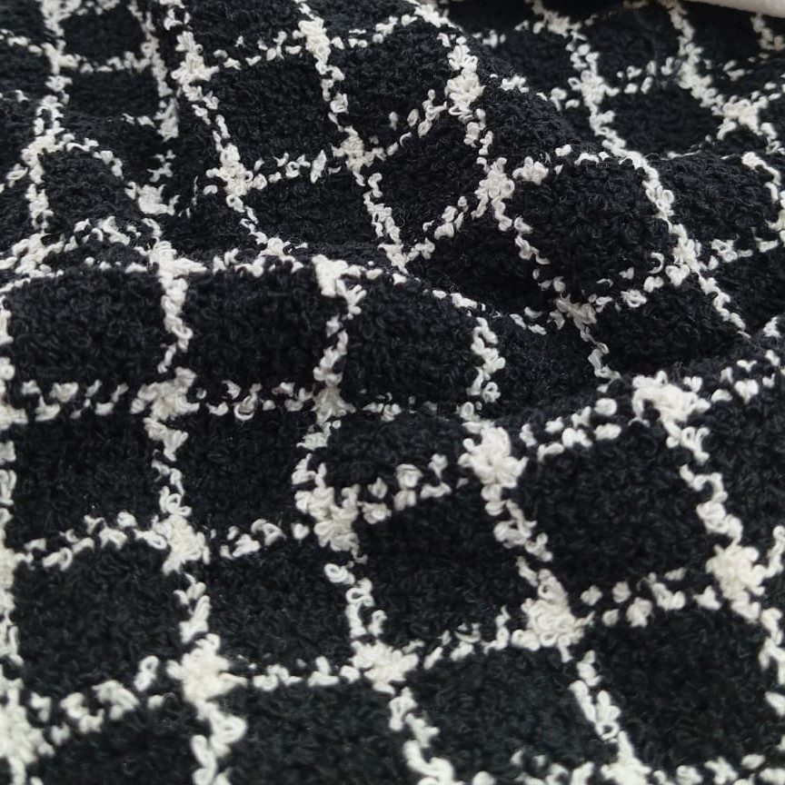 AGT-HNL-83 (White Squares Black Gold Lurex) Tweed